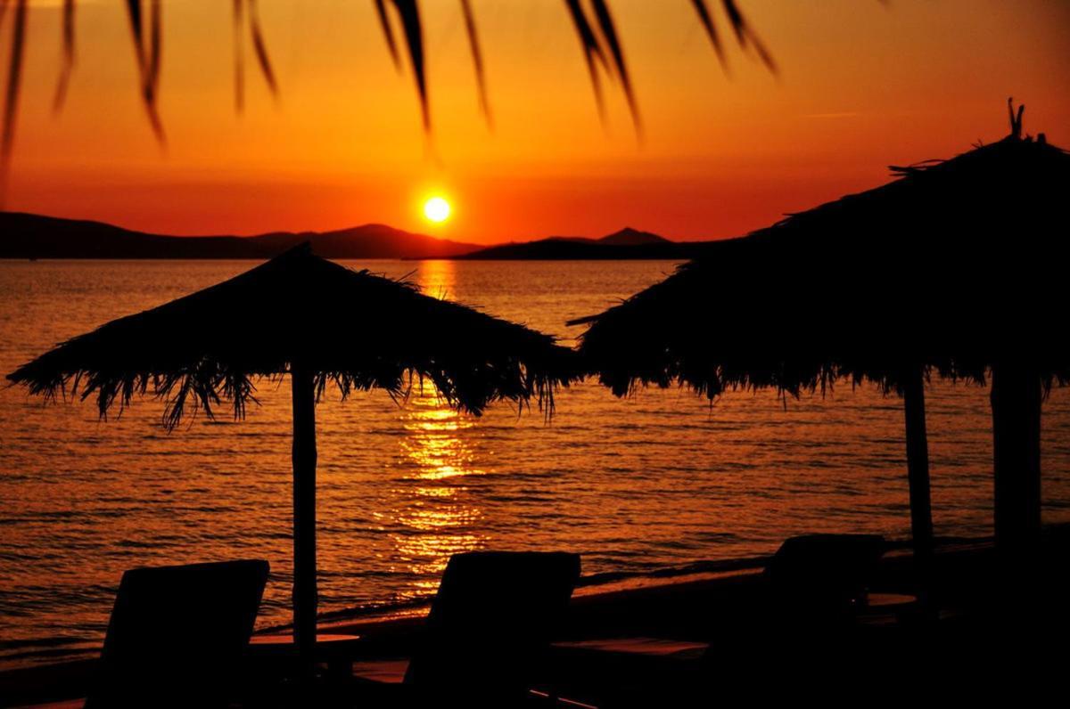 Sunday Luxury Suites Agia Anna  Exterior photo
