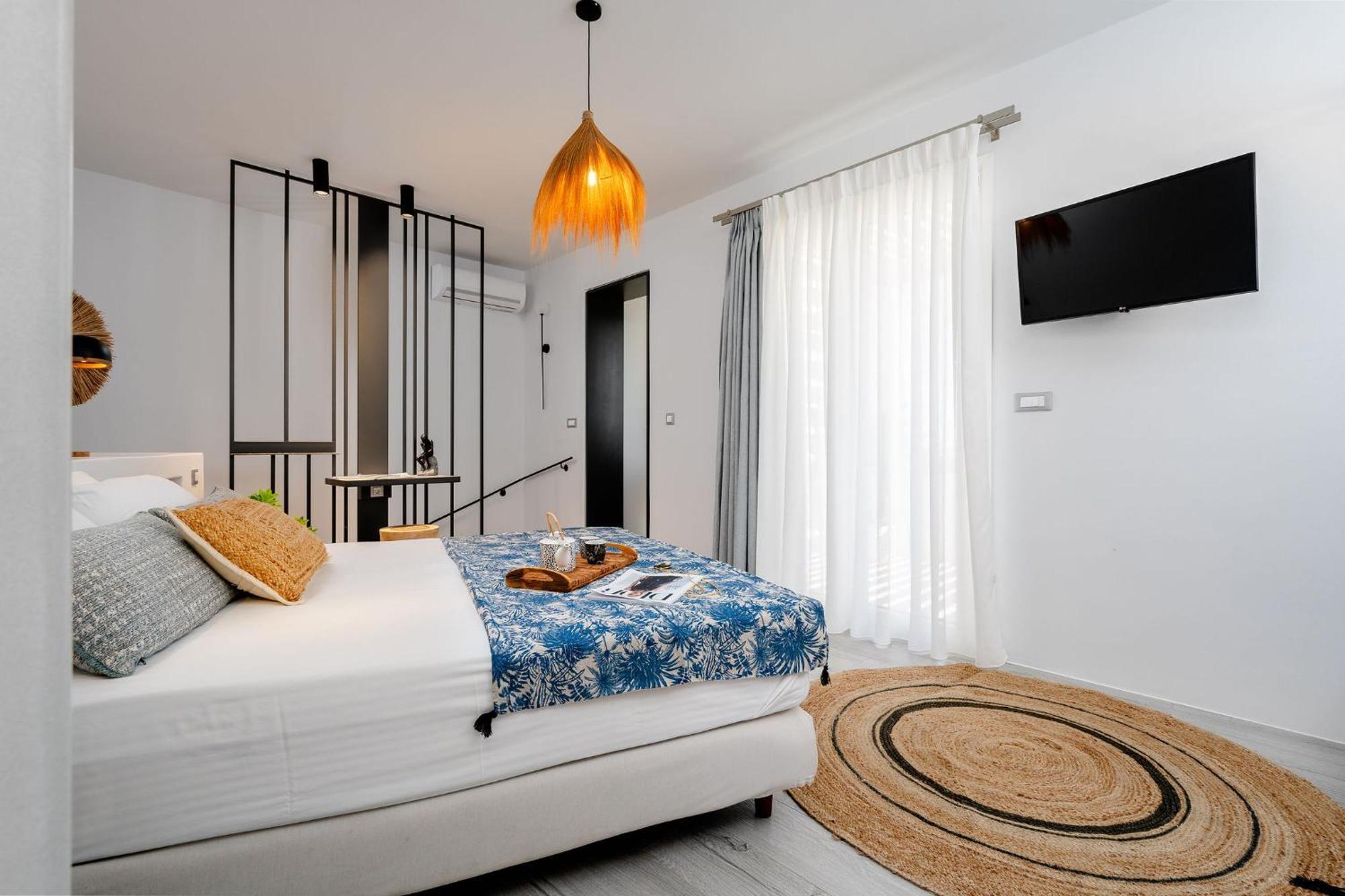 Sunday Luxury Suites Agia Anna  Exterior photo